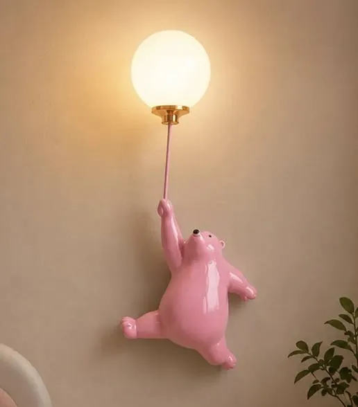 Bear-shaped wall lamp