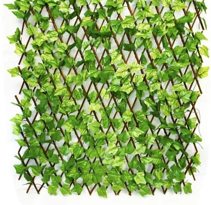 Artificial ivy screen on an expandable trellis